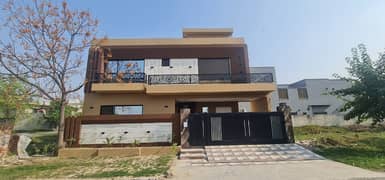 10 MARLA BRAND NEW ULTRA MODERN HOUSE FOR SALE 45FT FRONT FACING KANAL