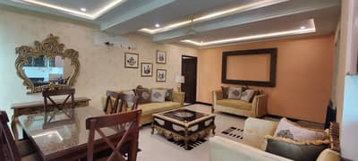 Furnish laxry apartment bahria town lahore par day weekly available for rent