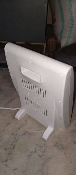 2 heater for sell safeed 1500 or red colour Irani 3 rad wala ,5000 4