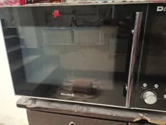 DAWLENCE MICROWAVE OVEN USED LIKE NEW