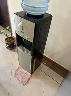 selling water dispenser . Good condition Annex