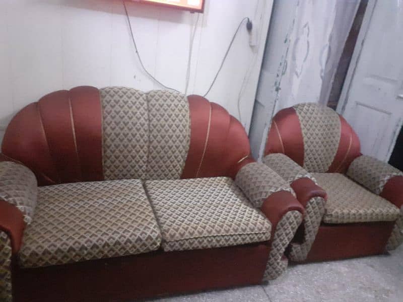 sofa in good condition 3