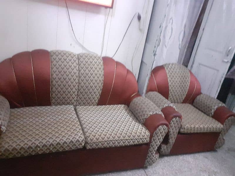 sofa in good condition 4