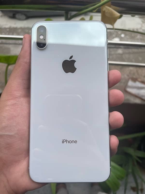 I PHONE XSMAX NON PTA  64 GB WHITE COLOUR 1