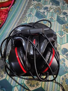 Gaming wired headphone with dual mic