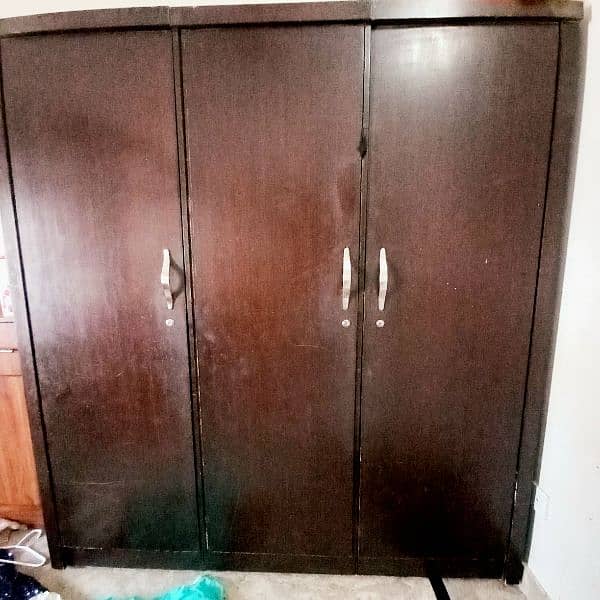 wardrobe / almirah / 3 door 1