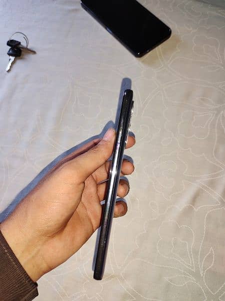 one plus 9 12/256-Serious Buyer Ky liye price km hoskti 8