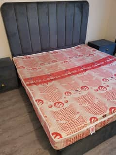 Bed set with mattress