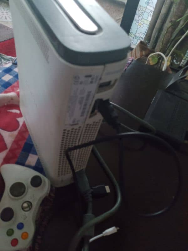 Xbox 360 with 2 wireless controller 5