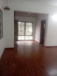 1 Kanal Beautiful House Available For Rent