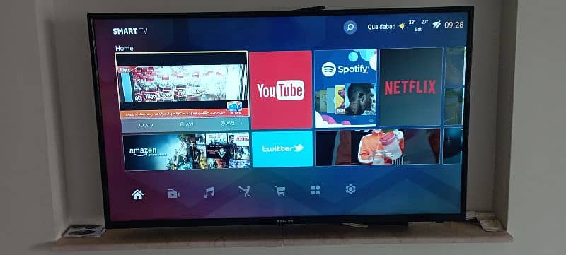 Multynet 50 inch 3 years used. Android 3