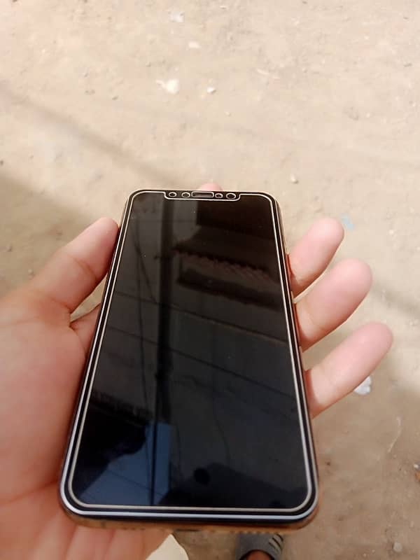 iphone 11 pro 10/8 condition 1