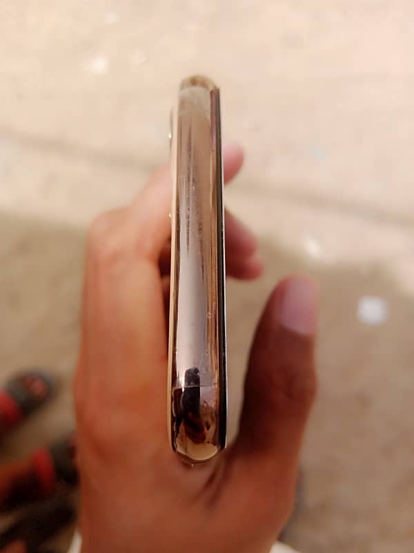 iphone 11 pro 10/8 condition 2