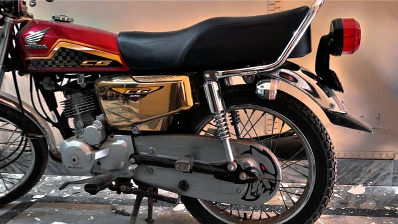 HONDA 125s special edition gold rad 5