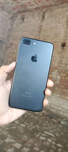 iphone 7 Plus 10/8.5 hai all okay h battery service pa hai 72%