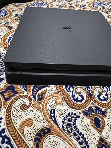 Playstation 4 Slim 1 tb with 2 controllers 3