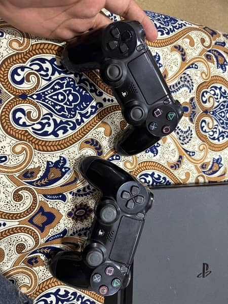 Playstation 4 Slim 1 tb with 2 controllers 2