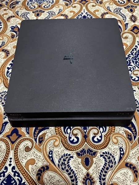 Playstation 4 Slim 1 tb with 2 controllers 7