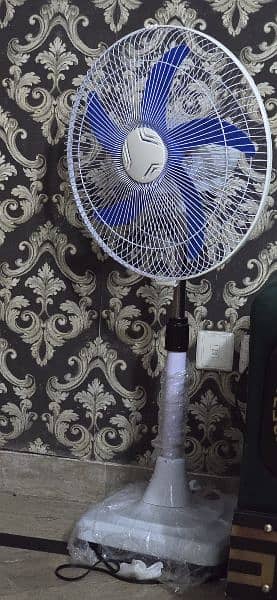 New Condition Charging Floor Fan 2.5 hours backup 0