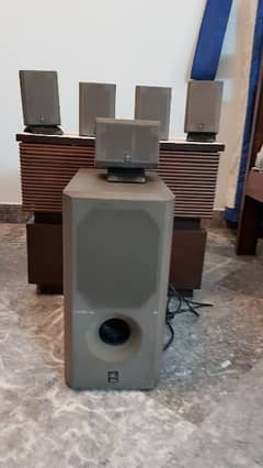 Yamaha home theater system. 5.1 with Digital sorround sound Receiver