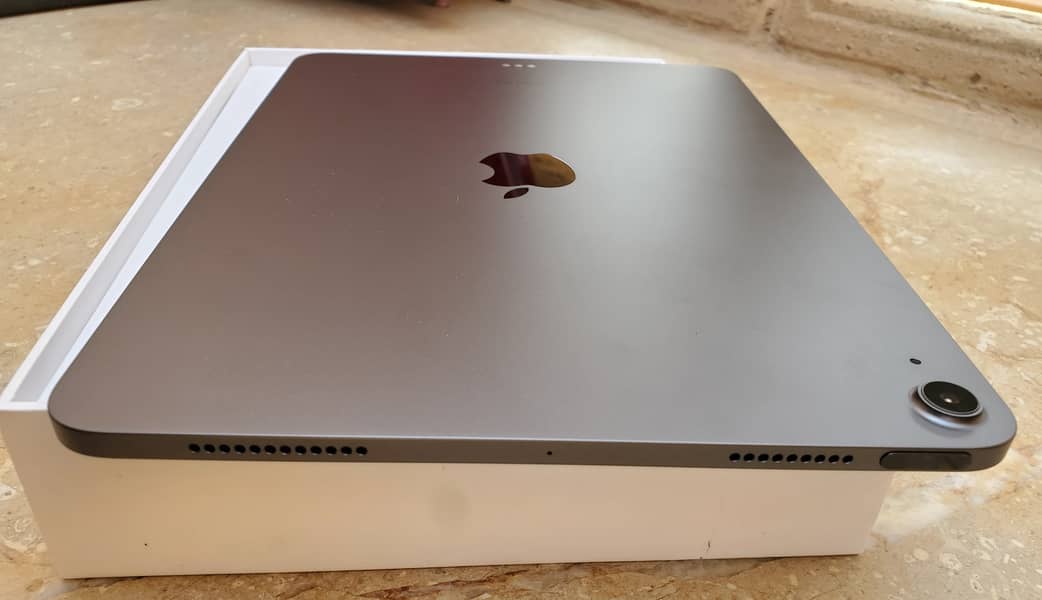 Brand New Apple iPad Air 5th Gen Urgent Sell 4