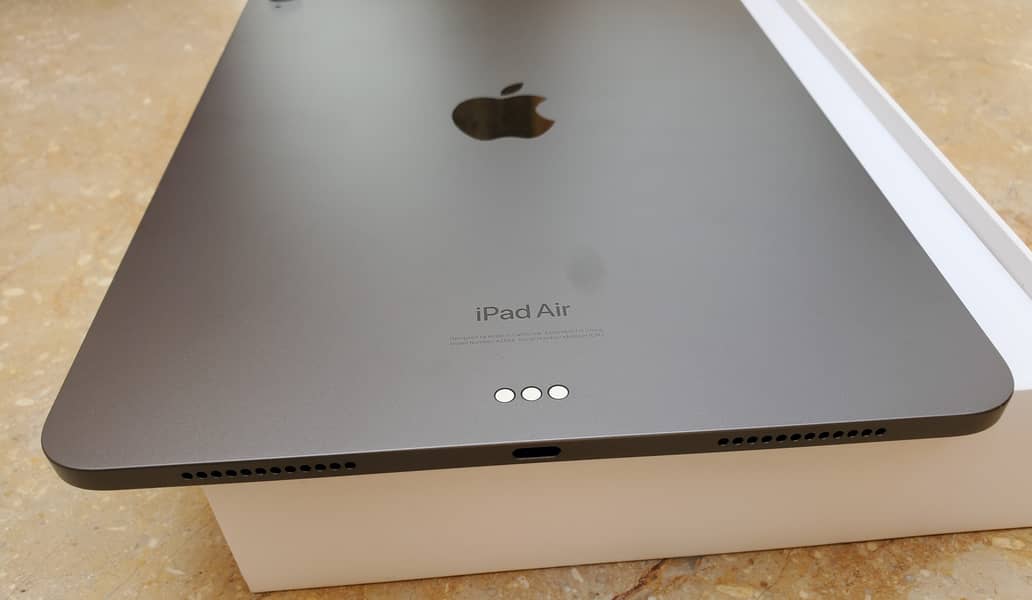 Brand New Apple iPad Air 5th Gen Urgent Sell 6