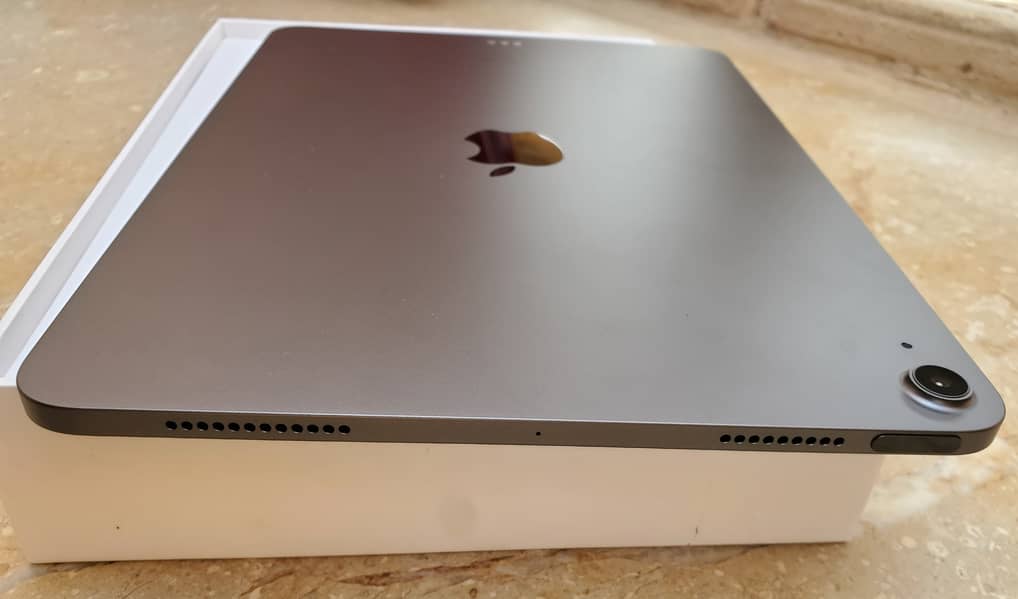 Brand New Apple iPad Air 5th Gen Urgent Sell 7