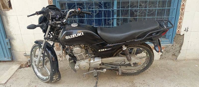 suzuki 110 black . bayk chnag krni he is lye 10