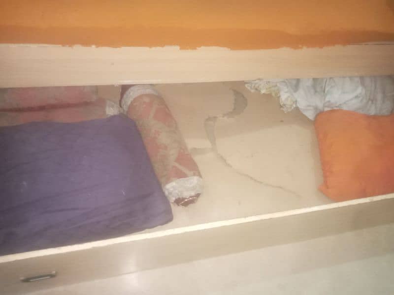 bed 2 single bunker bed for sell. 5