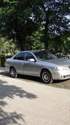 Nissan Sunny 2010