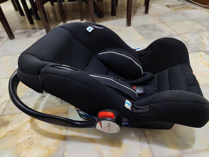 Tinnies ( Baby Carry cot & Baby Car seat ) 2