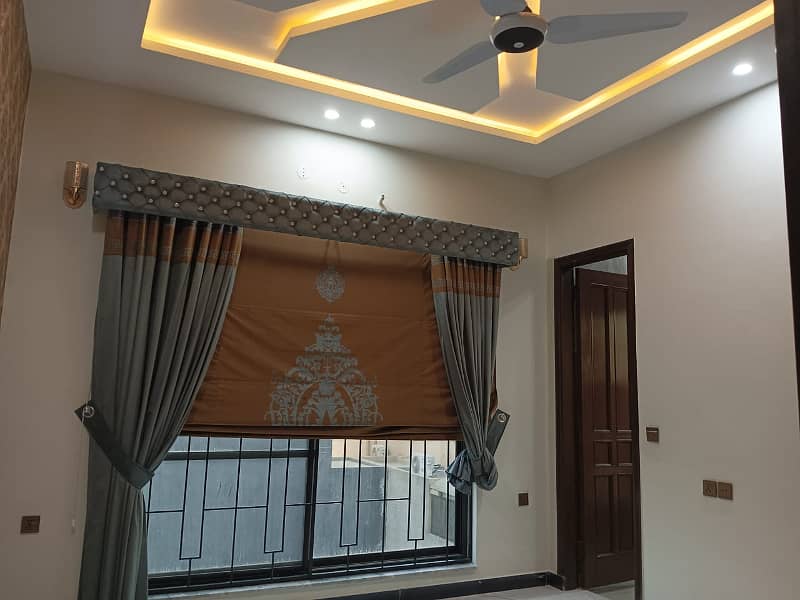 10 Marla Brand New Luxury House Available For Sale In Bahria Town Lahore. 14