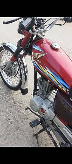 Honda 125 one hande use bike haa koi kam nhi haa