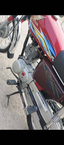 Honda 125 one hande use bike haa koi kam nhi haa 1