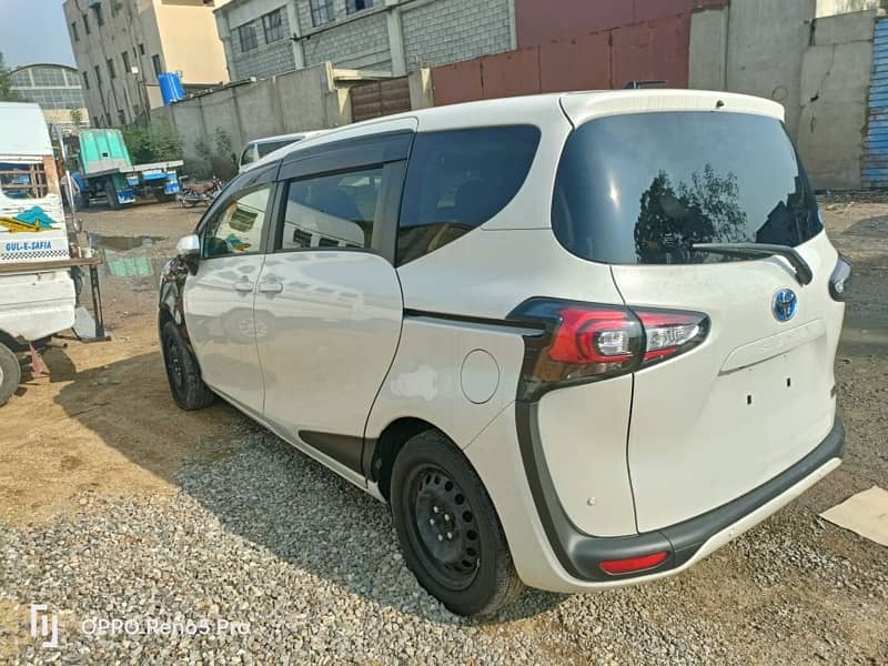 Toyota Sienta 2019 1