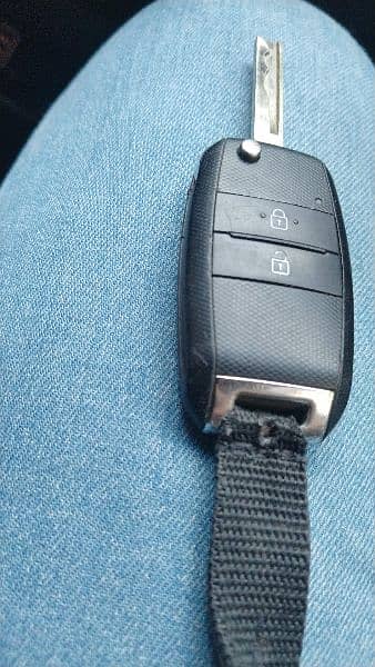 KIA Picanto 2 button orignal remote for urjent sale 0