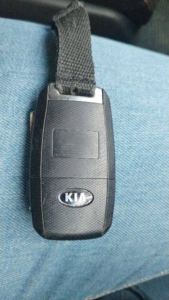 KIA Picanto 2 button orignal remote for urjent sale 2