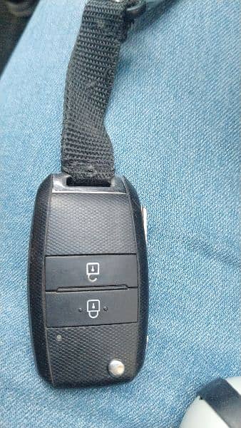 KIA Picanto 2 button orignal remote for urjent sale 3