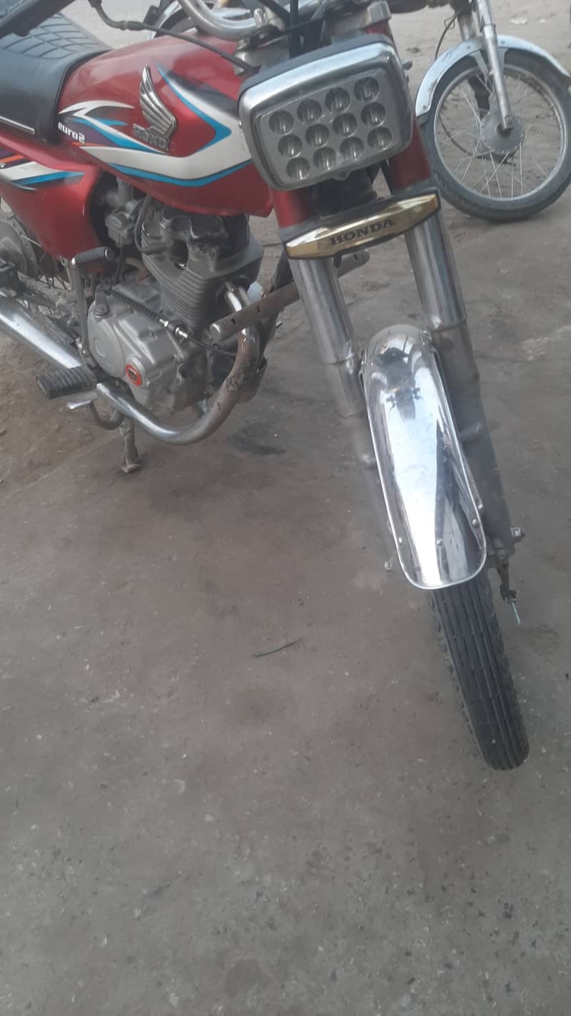 A 1 bike ha tyre new hain baki be bulkul ok ha 0