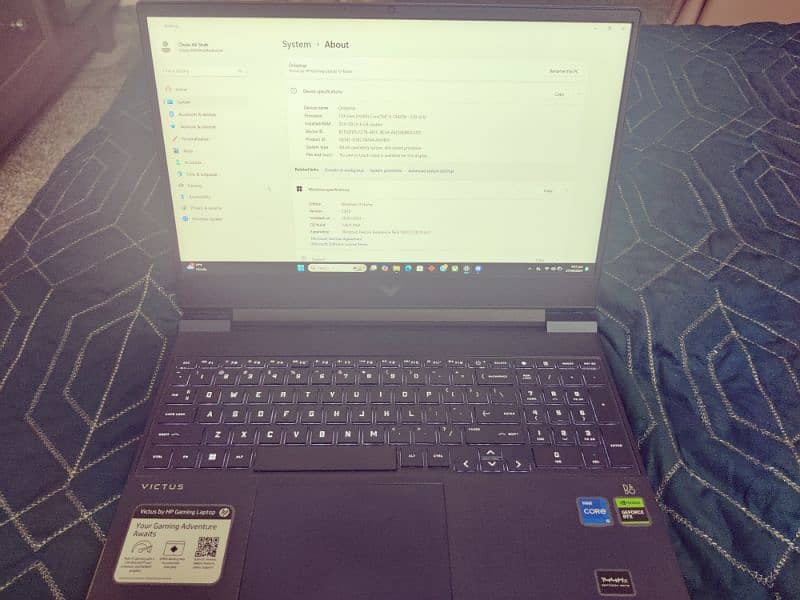 Gaming laptop and accessories for sale 3