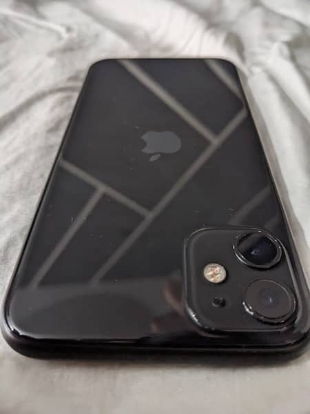 iphone 11 128 gb factory unlocked 10/9 condition with cable and cover 1