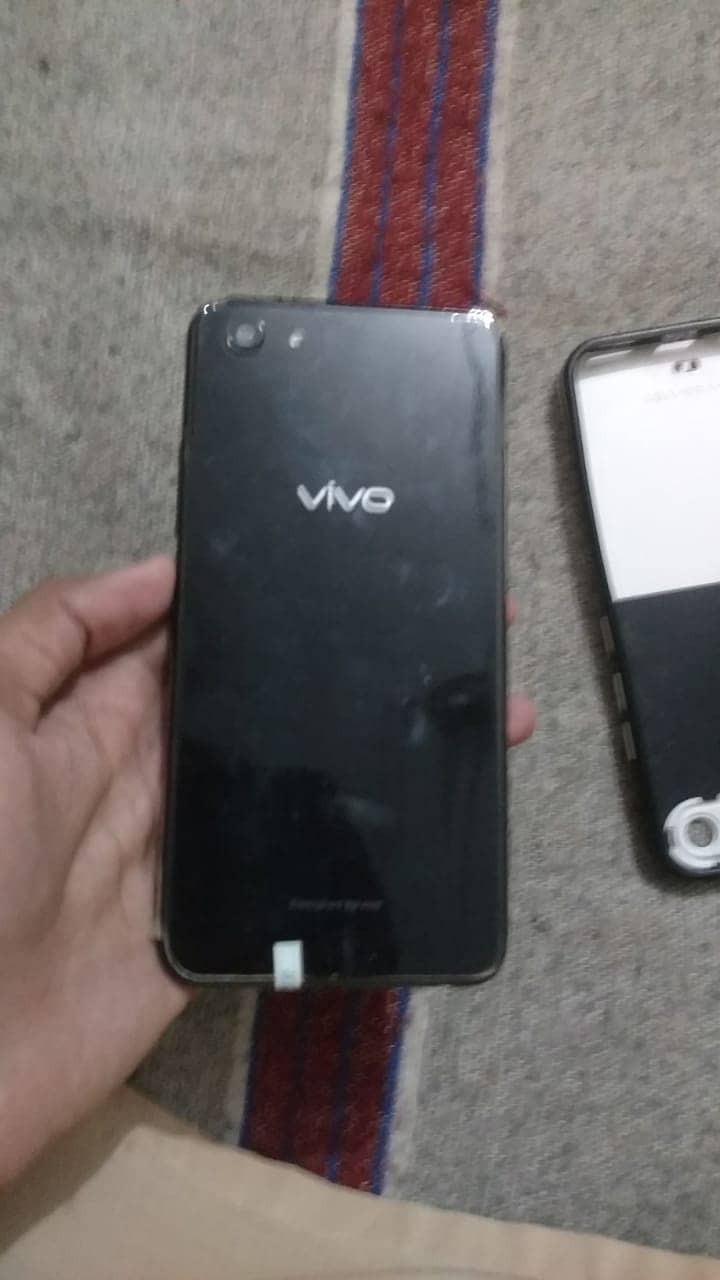 vivo y83 4/64 i need money urgently 2