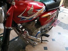 Honda 125  Model 2020 in good condition. whatsapp 0.3. 0.2. 90.90. 4.51