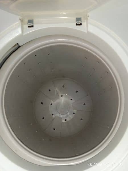 haier washing machine twin tub model number HWM100As 10kg 16