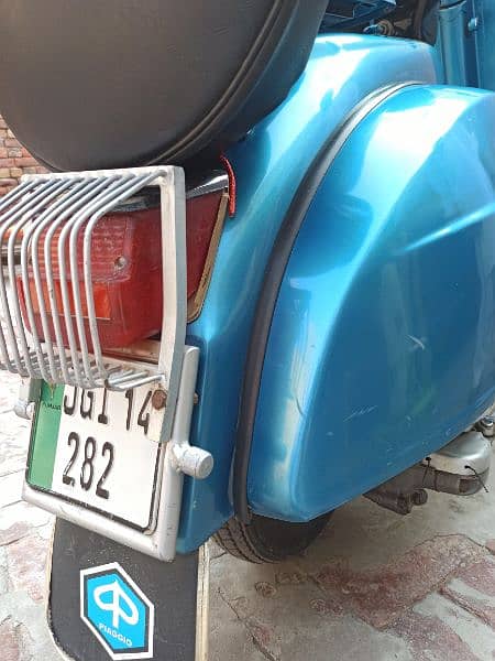 Vespa Scooter 0