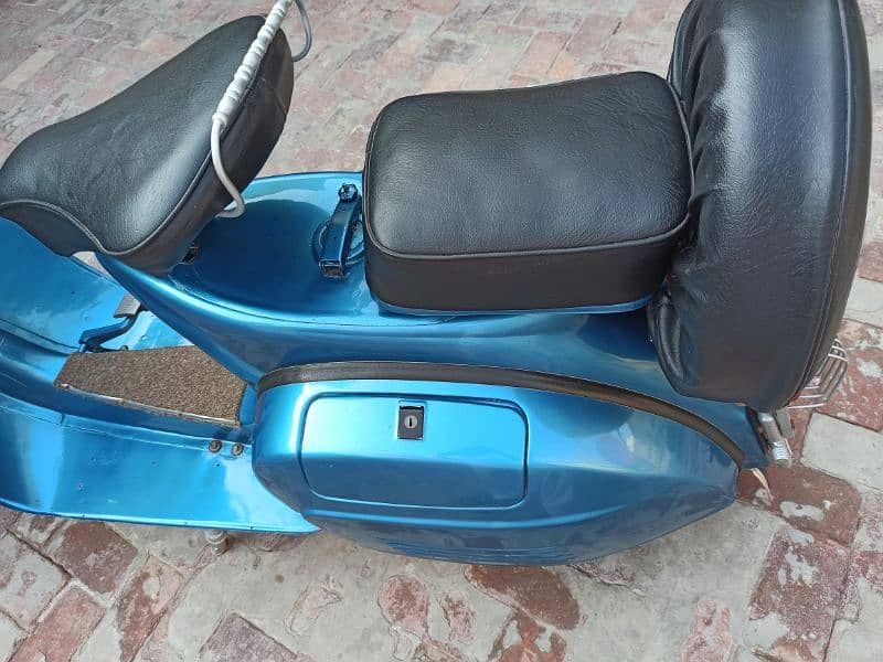 Vespa Scooter 2