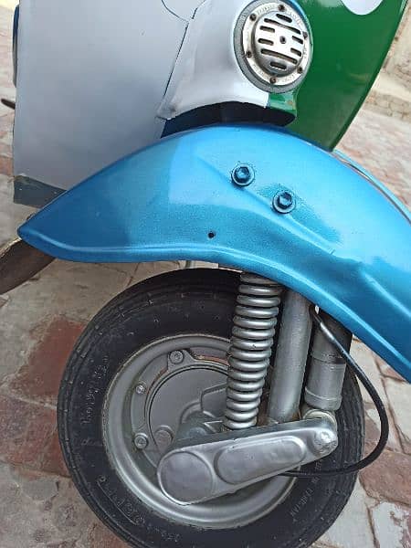 Vespa Scooter 7