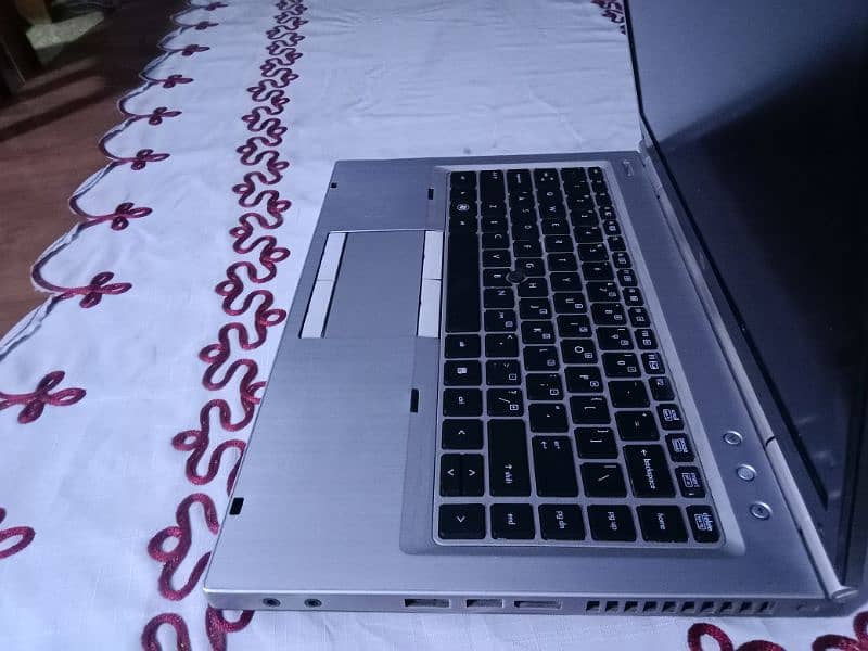 HP elitebook 8460 Core i5 2nd Gen 128ssd, Nice condition, A+ 3