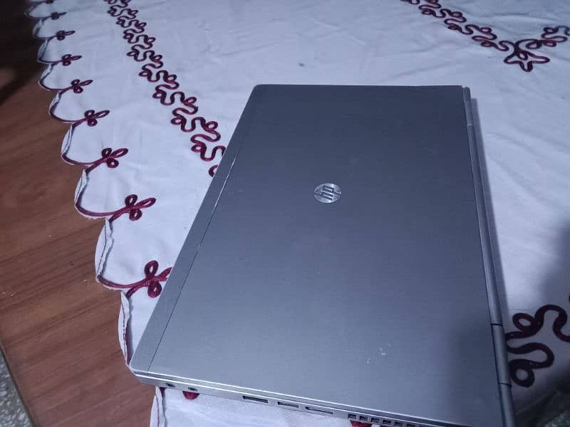 HP elitebook 8460 Core i5 2nd Gen 128ssd, Nice condition, A+ 4