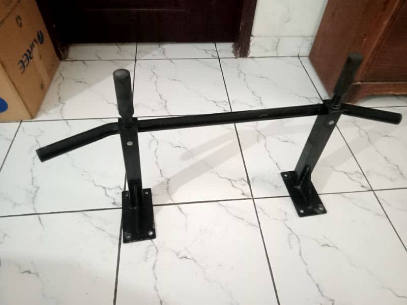 Heavy Gauge Steel Pull-Up Bar in Brand New Condition 1